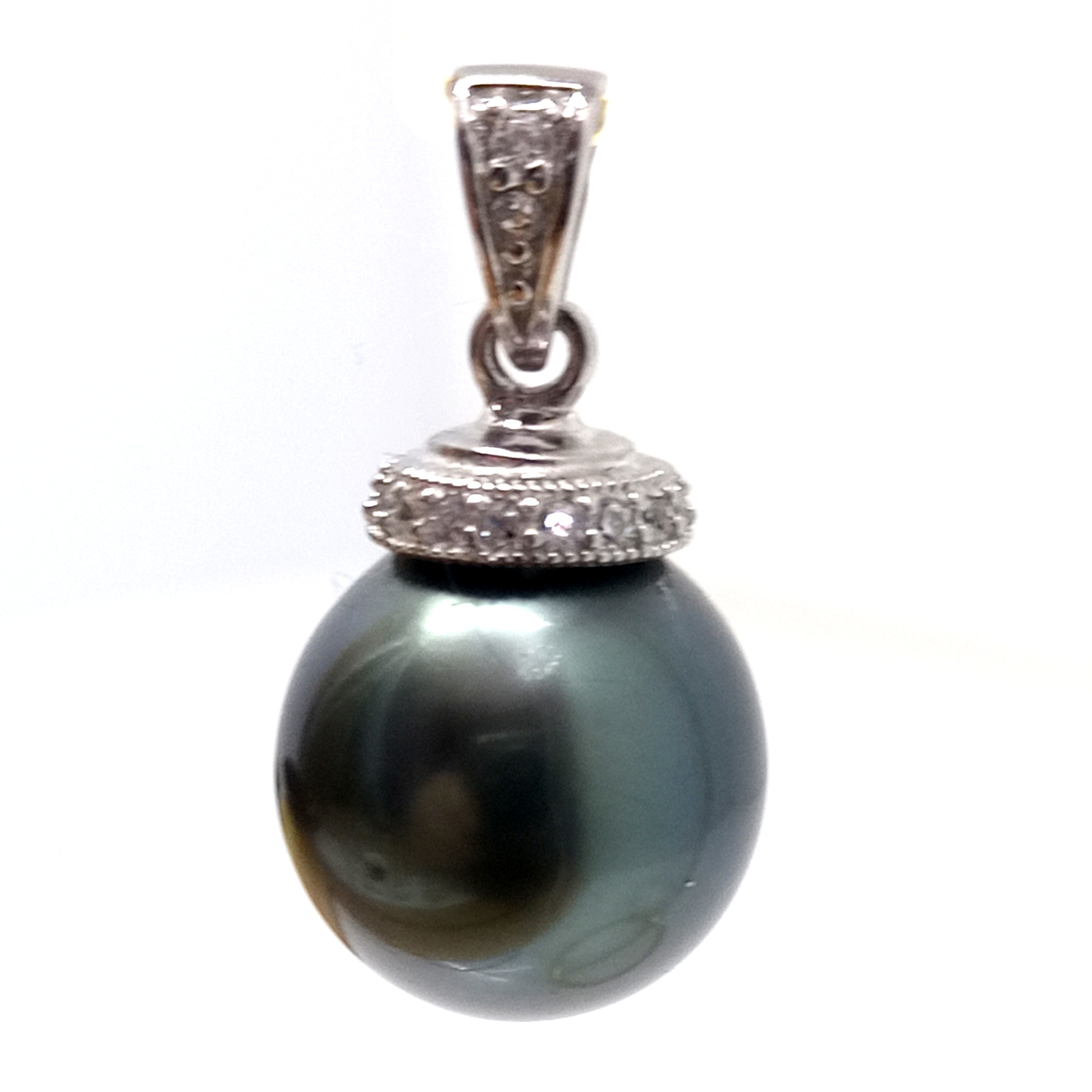 Green Round Tahitian Pearl Pendant